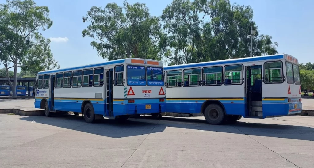 Buses in ISBT 17 Chandigarh